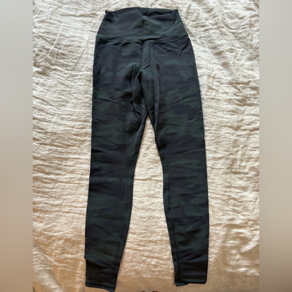 Green camo Alo leggings size small